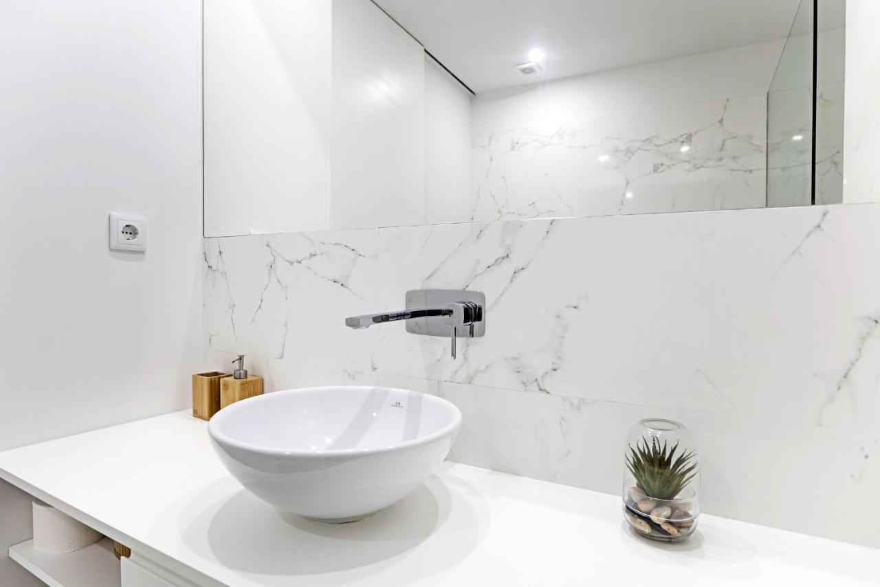 Stylish Flat W/ Gym & Parking By Lovelystay Porto Zewnętrze zdjęcie